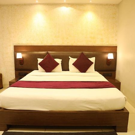 Hotel La Pearl Naiapura Экстерьер фото