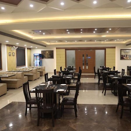 Hotel La Pearl Naiapura Экстерьер фото