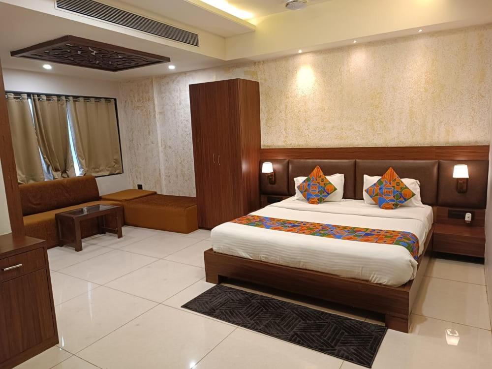 Hotel La Pearl Naiapura Экстерьер фото