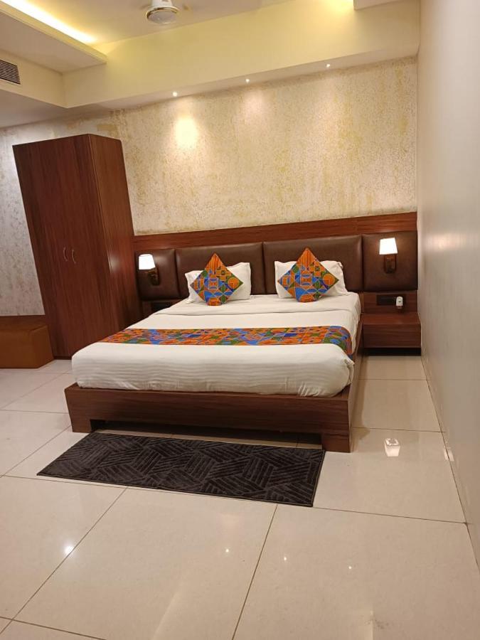 Hotel La Pearl Naiapura Экстерьер фото