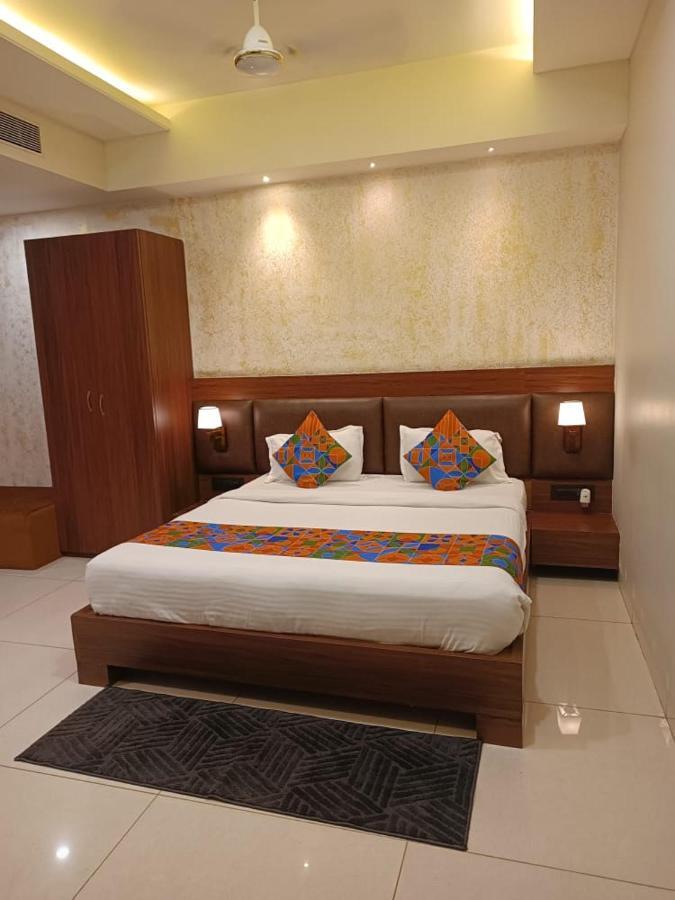Hotel La Pearl Naiapura Экстерьер фото